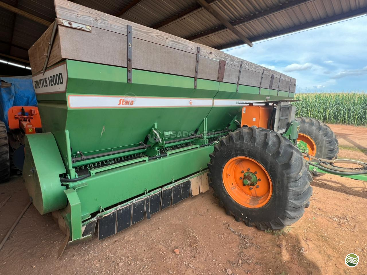 IMPLEMENTOS AGRICOLAS DISTRIBUIDOR CALCÁRIO 12000 Kg Usado Agro Máquinas Agrícolas RONDONOPOLIS MATO GROSSO MT